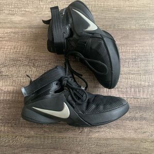 LeBron Soldier 11 size 4.5